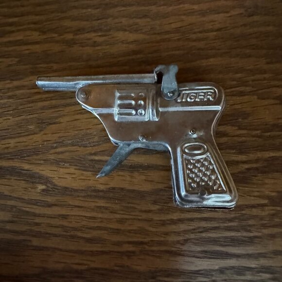 Tiger Brand Repeating Toy Gun - Picture 2 of 9